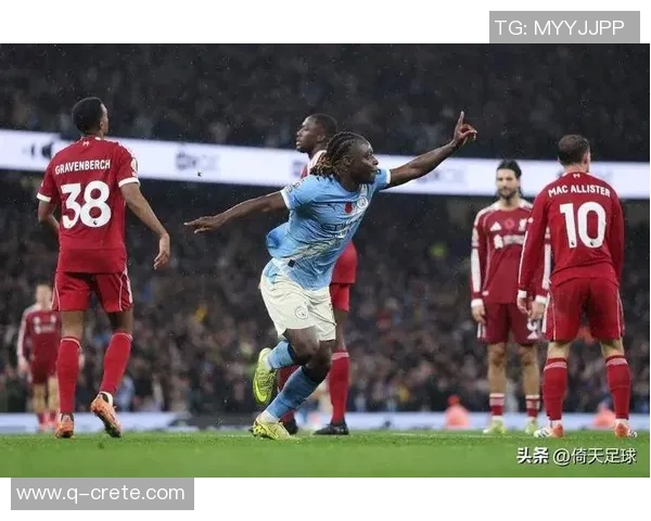 利物浦与曼城激战正酣比分悬念迭起球迷热情高涨